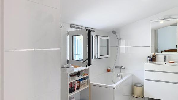 Maison de 140 m2 , terrain piscinable et arboré