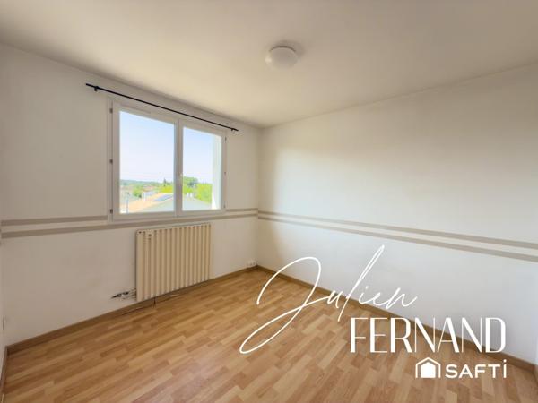 Maison de ville sur 3 niveaux avec garage & jardin