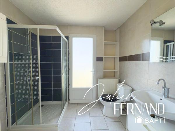 Maison de ville sur 3 niveaux avec garage & jardin