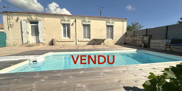 MAISON DE PLAIN-PIED AVEC PISCINE À SAINTES