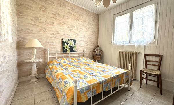 MAISON DE PLAIN-PIED AVEC PISCINE À SAINTES