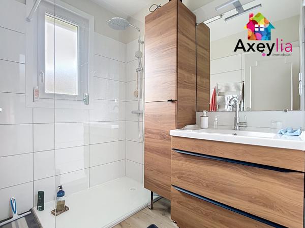 Le Coteau (42120) A VENDRE - LE COTEAU - MAISON ENTIÈREMENT RÉNOVÉE AVEC BELLES PRESTATIONS, 4 CHAMBRES ET TERRAIN