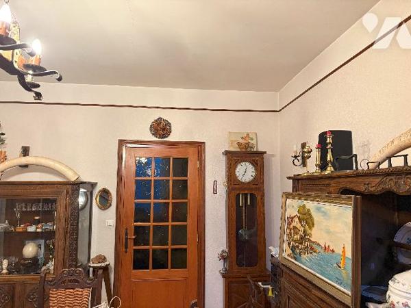 Belle maison en pierre au cœur du village de DAMAZAN. Cinq chambres, véranda, jardin intérieur !