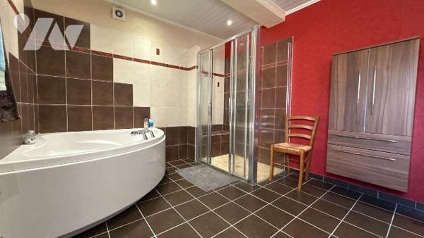 A vendre - Thibie - Ancien corps de ferme 

A proximité de Châlons-en-Champagne et Fagnières,...