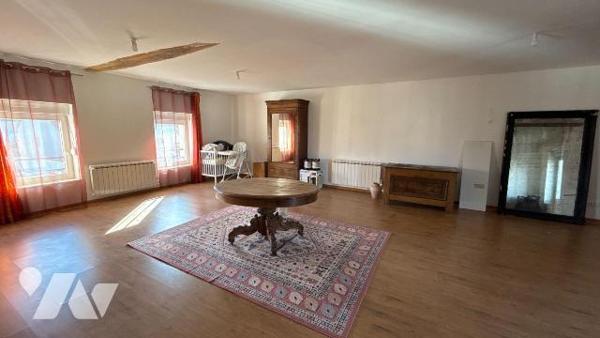 A vendre - Thibie - Ancien corps de ferme 

A proximité de Châlons-en-Champagne et Fagnières,...