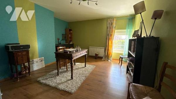 A vendre - Thibie - Ancien corps de ferme 

A proximité de Châlons-en-Champagne et Fagnières,...