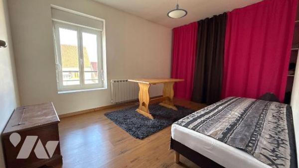 A vendre - Thibie - Ancien corps de ferme 

A proximité de Châlons-en-Champagne et Fagnières,...