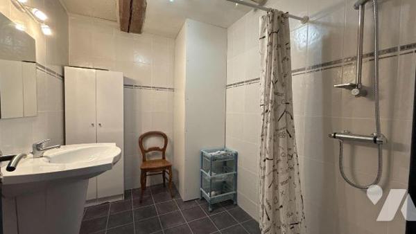 A vendre - Thibie - Ancien corps de ferme 

A proximité de Châlons-en-Champagne et Fagnières,...