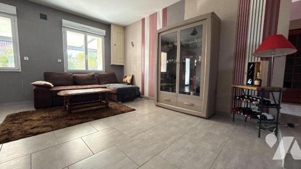 A vendre - Thibie - Ancien corps de ferme 

A proximité de Châlons-en-Champagne et Fagnières,...