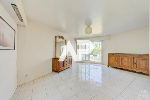 Appartement Rueil Malmaison 5 pièce(s) 90.80 m2 448 000 € **  - Référence  20011