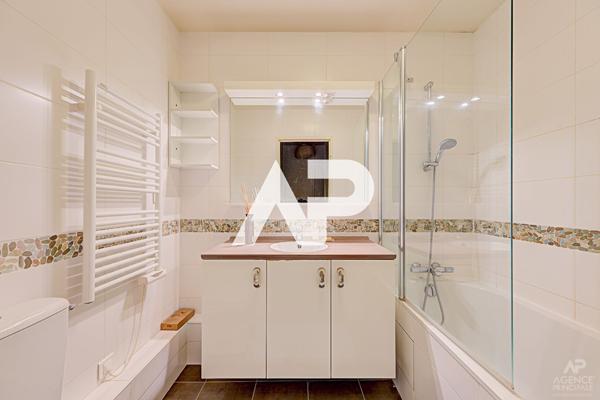 Appartement Rueil Malmaison 5 pièce(s) 90.80 m2 448 000 € **  - Référence  20011