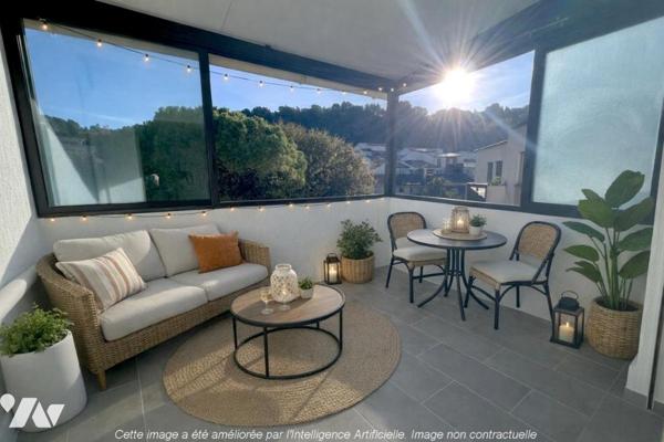 MOUGINS, Cœur de Mougins. Au dernier étage, petit 2 pièces, terrasse fermée, vue dégagée. 