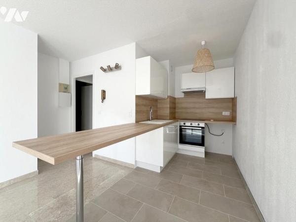 MOUGINS, Cœur de Mougins. Au dernier étage, petit 2 pièces, terrasse fermée, vue dégagée. 