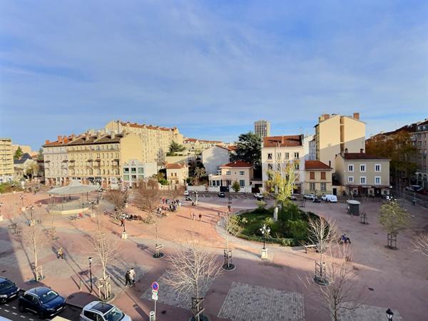 Place Ambroise Coutois - T2 bis traversant E/O, vue dégagée, charme, cave