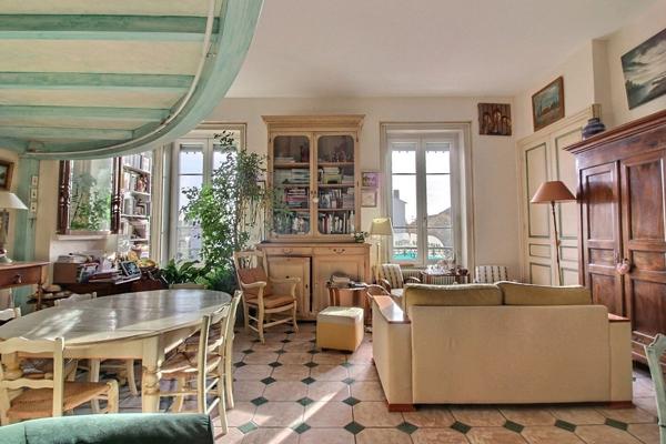 Place Ambroise Coutois - T2 bis traversant E/O, vue dégagée, charme, cave