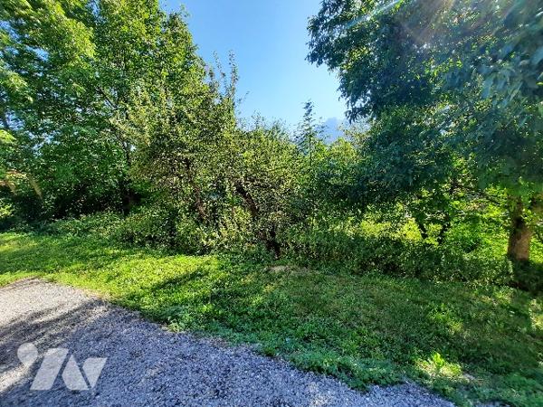 UGINE proche commerces, TERRAIN A BATIR de 1212m² en zone UB du PLU d'UGINE.