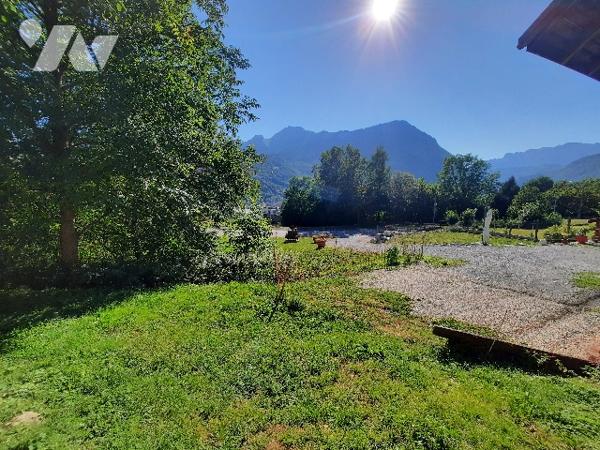 UGINE proche commerces, TERRAIN A BATIR de 1212m² en zone UB du PLU d'UGINE.