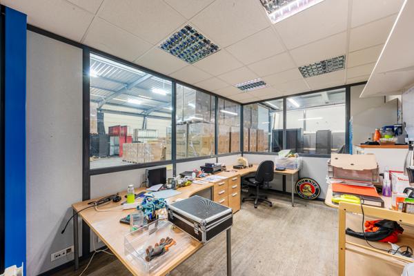 EN EXCLUSIVITE LOCAL INDUSTRIEL IDEALEMENT SITUE A MOINS DE 900 000 EUROS