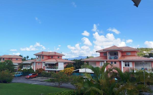 Appartement à louer    3 pièces • 58 m2 Les Trois-Îlets