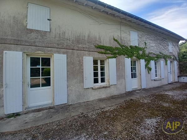 Location appartement Saint Yzans De Medoc : 900 € - AJP Lesparre Immobilier