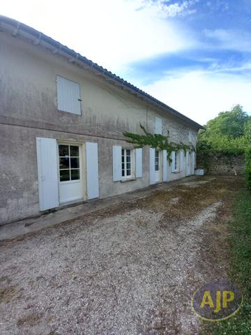 Location appartement Saint Yzans De Medoc : 900 € - AJP Lesparre Immobilier