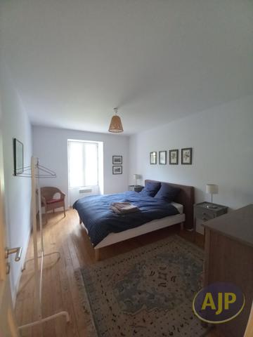 Location appartement Saint Yzans De Medoc : 900 € - AJP Lesparre Immobilier