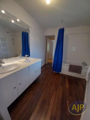 Location appartement Saint Yzans De Medoc : 900 € - AJP Lesparre Immobilier