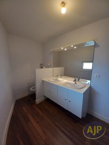 Location appartement Saint Yzans De Medoc : 900 € - AJP Lesparre Immobilier
