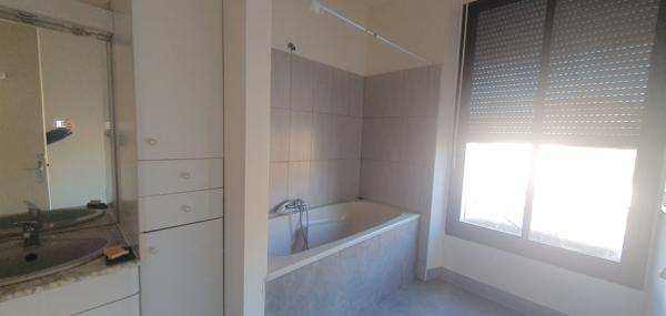 A Vendre Immeuble composé de 4 Lots à Cazeres rentabilité 7% env.