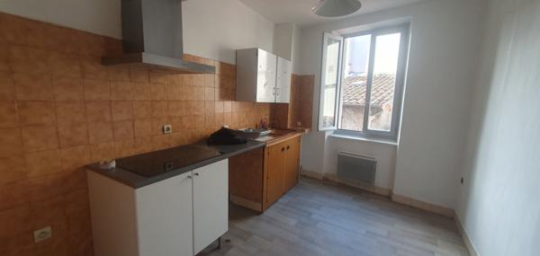 A Vendre Immeuble composé de 4 Lots à Cazeres rentabilité 7% env.