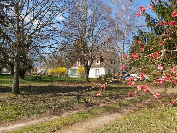 maison artisanale de 170m2 et 6132m2 de terrain, garages