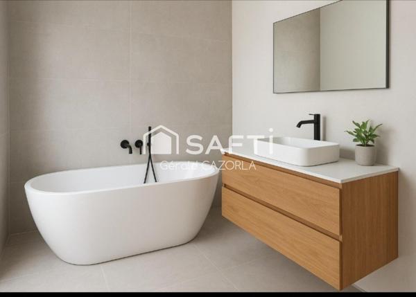 Située idéalement entre Montpellier et les plages.