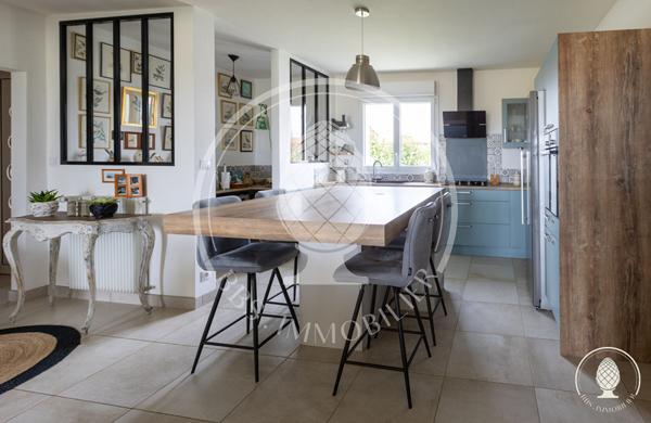 Maison de plain pied à vendre à Saint Xandre - Référence NB512 , St xandre