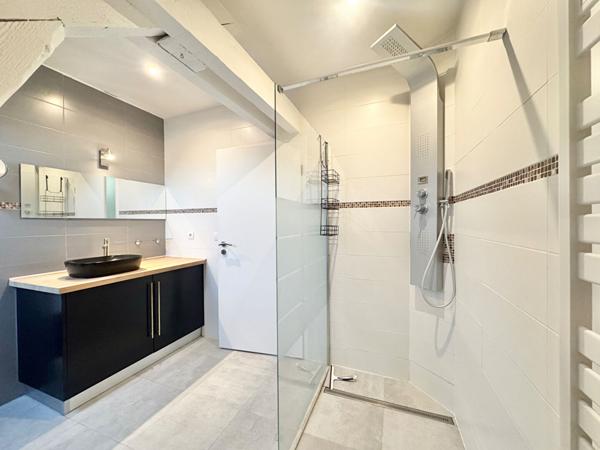 TERVILLE en dernier étage - T3 rénové (94m²) faibles charges - coup de coeur