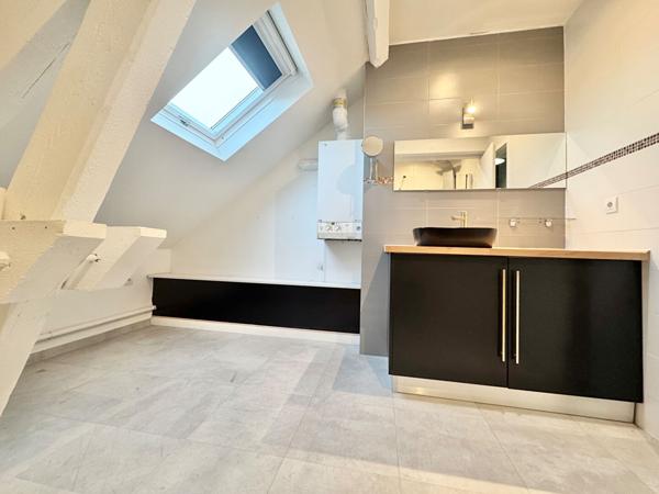 TERVILLE en dernier étage - T3 rénové (94m²) faibles charges - coup de coeur