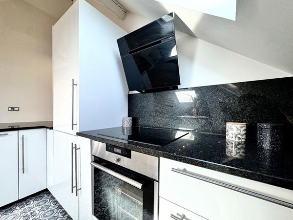 TERVILLE en dernier étage - T3 rénové (94m²) faibles charges - coup de coeur