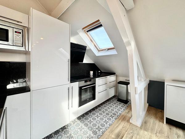 TERVILLE en dernier étage - T3 rénové (94m²) faibles charges - coup de coeur