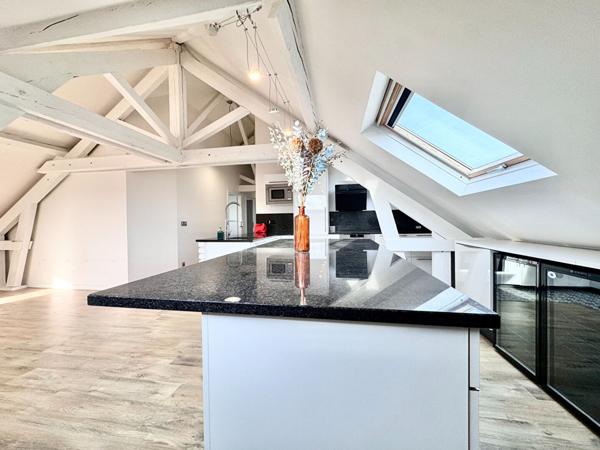 TERVILLE en dernier étage - T3 rénové (94m²) faibles charges - coup de coeur