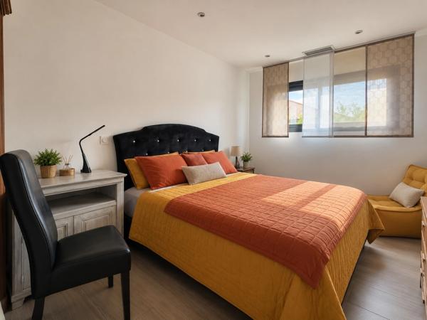 PROPRIETE EN CENTRE DE VILLAGE 9 PIECES 6 CHAMBRES PATIO INTERIEUR ARBORE GARAGES
