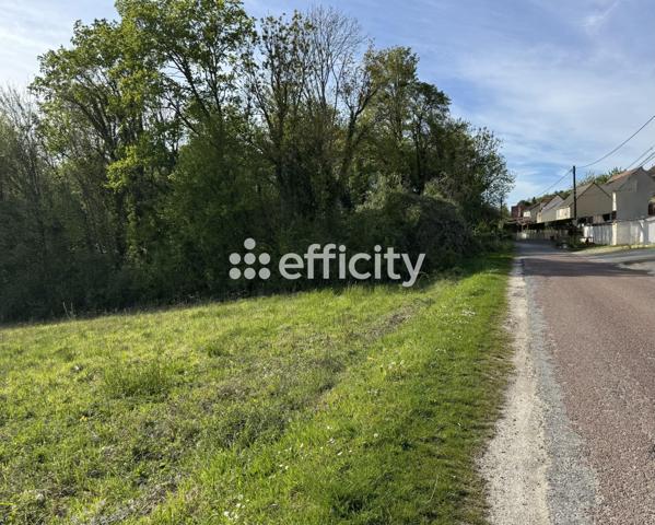 Terrain
        
        - 2305 m² 82 000 € *
