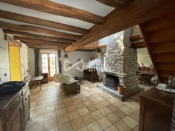 Longère rénovée 4 chambres – 177 m² + dépendances – Terrain 5 307 m² avec bois et piscine