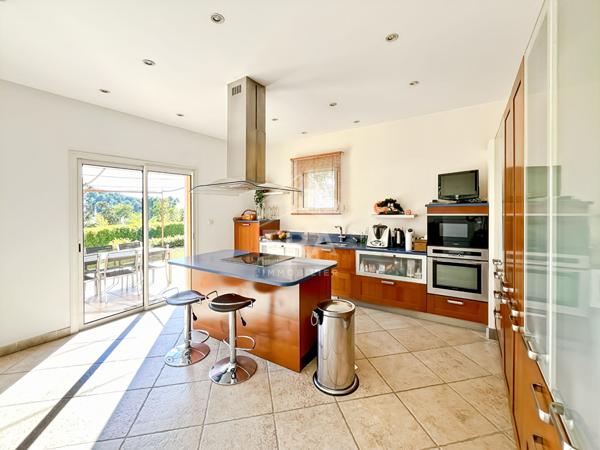 MARSEILLE LIMITE SEPTEMES LES VALLONS  -  Villa de 162m2 sur parcelle de 1230m2 avec garage et piscine