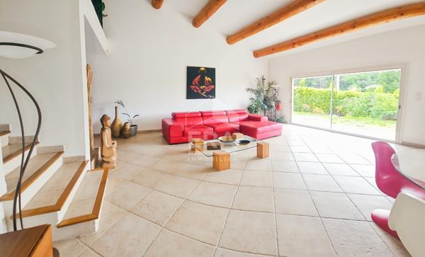 MARSEILLE LIMITE SEPTEMES LES VALLONS  -  Villa de 162m2 sur parcelle de 1230m2 avec garage et piscine