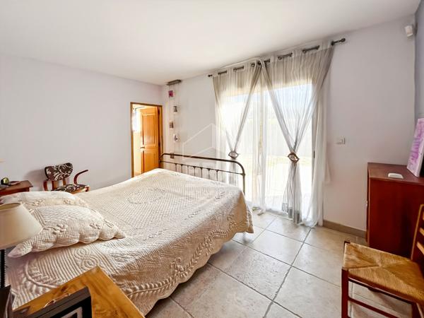 MARSEILLE LIMITE SEPTEMES LES VALLONS  -  Villa de 162m2 sur parcelle de 1230m2 avec garage et piscine