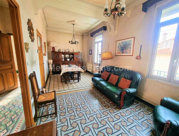  Maison T4 avec 3 terrasses 1 cour et 1 garage !