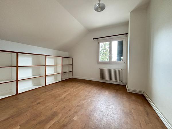 Bourg-en-Bresse A vendre appartement 2 pièces avec place de parking, proche du centre ville