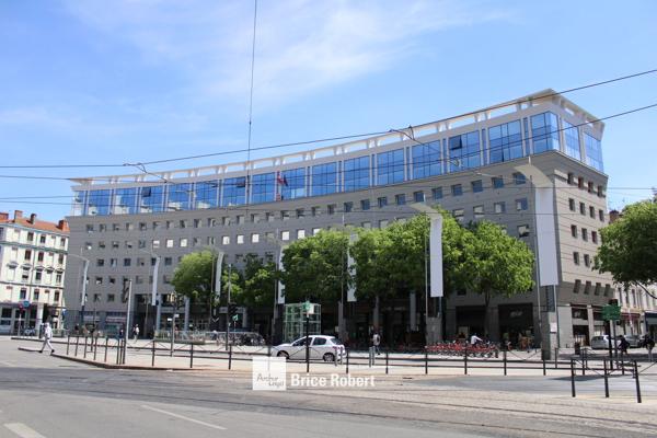 Bureaux à louer Villeurbanne proximité métro et parkings sous sol