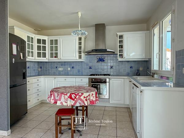 Maison
                                                                                                                                                                                                                                                                                                                        6 pièce(s)                                                                                                                                                                                                          4 chambre(s)                                                                                                                                                                                                          130  m²