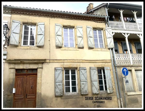 Dpt Gers (32), à vendre MASSEUBE maison de 4 chambres - salon - séjour et cour intérieure