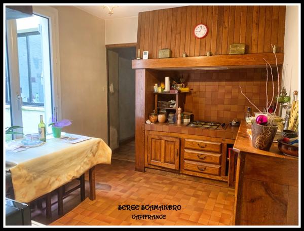 Dpt Gers (32), à vendre MASSEUBE maison de 4 chambres - salon - séjour et cour intérieure